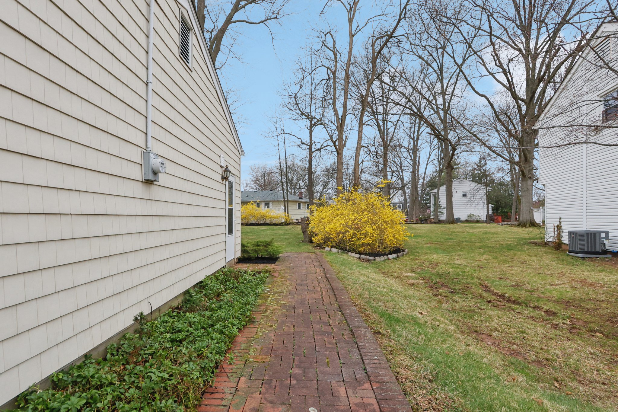 Dale Dr-S0304-046.jpg