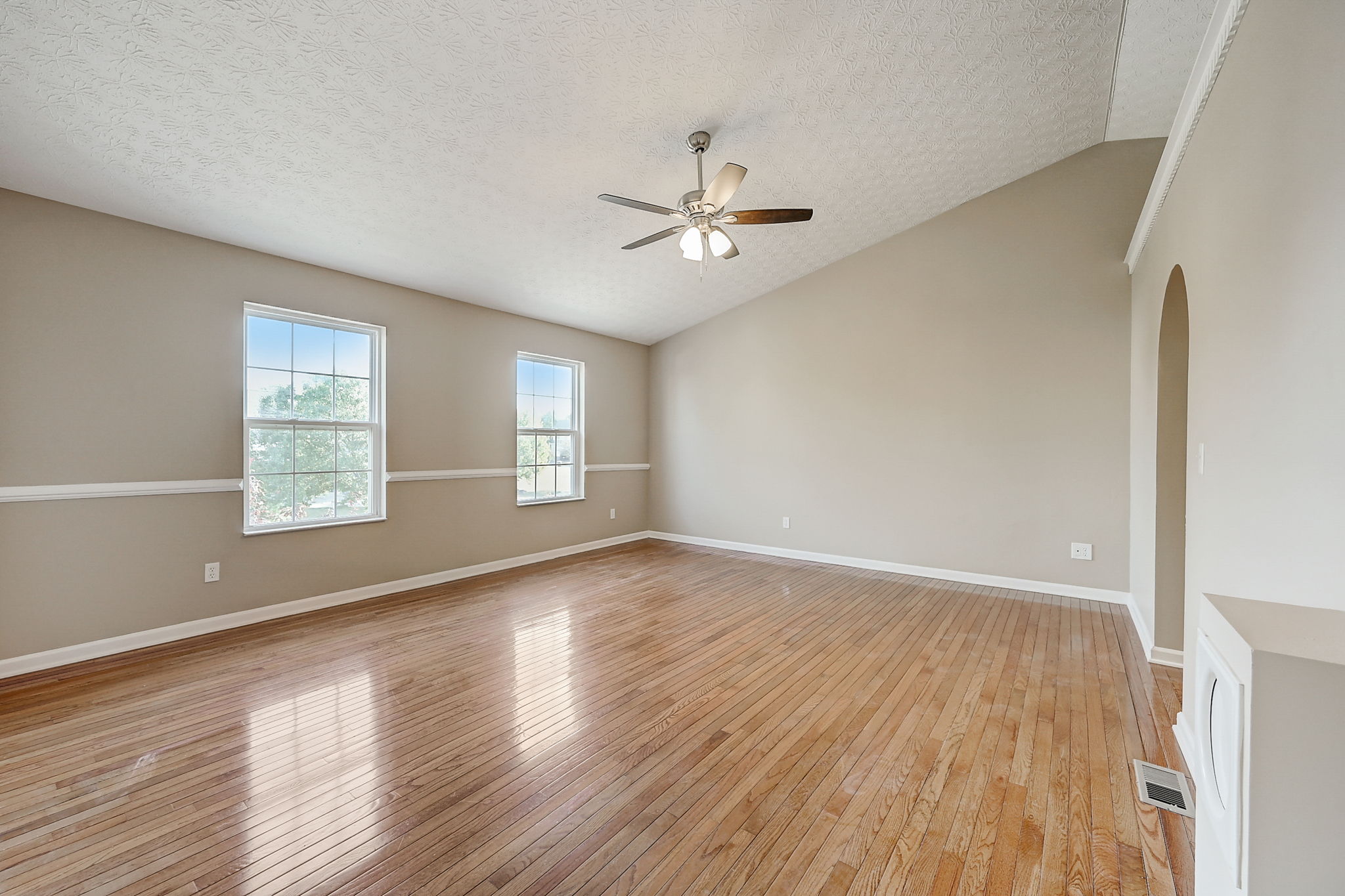 Grisby Ln-035
