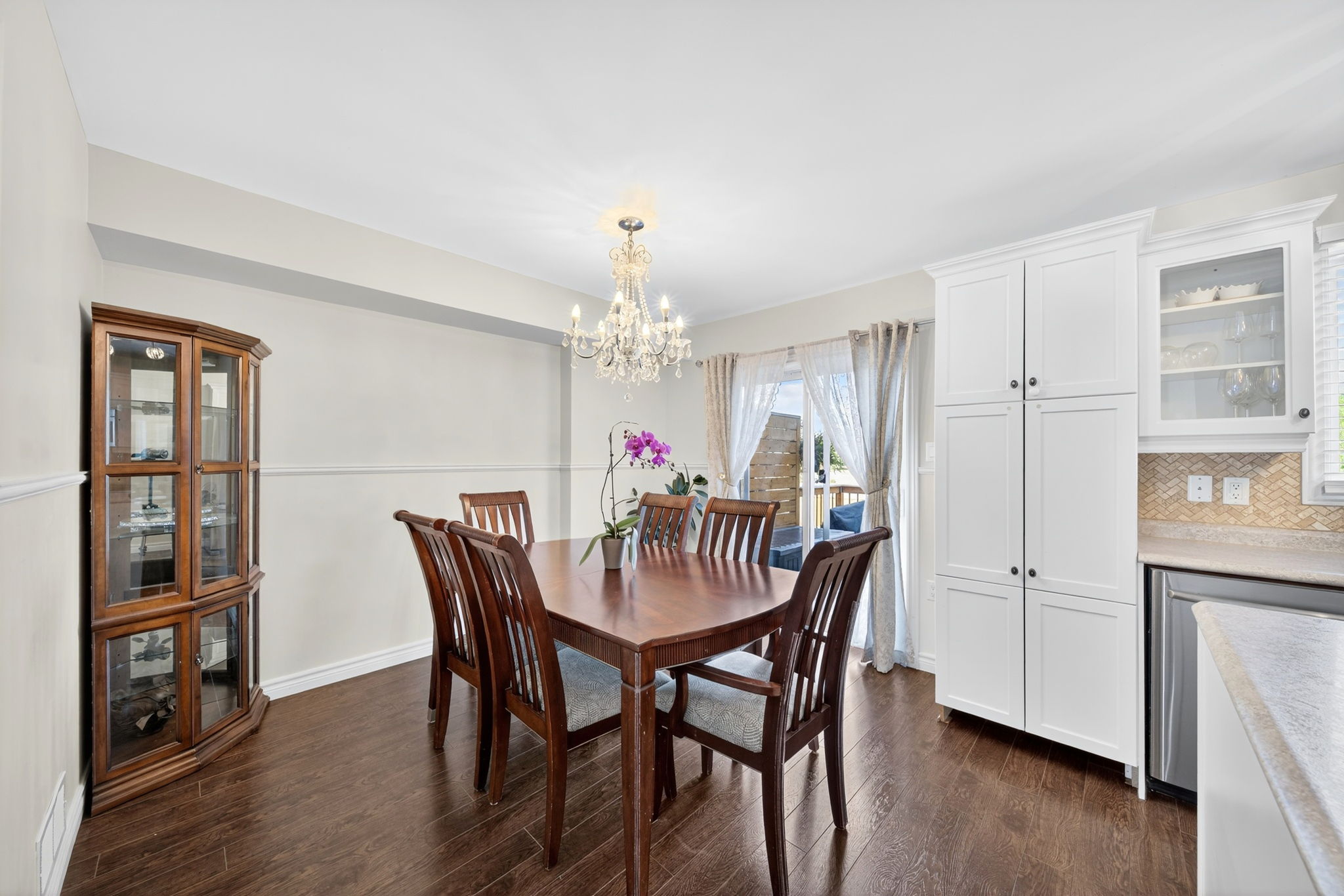 37 Hattie Ct Georgina, ON L4P 3Z7