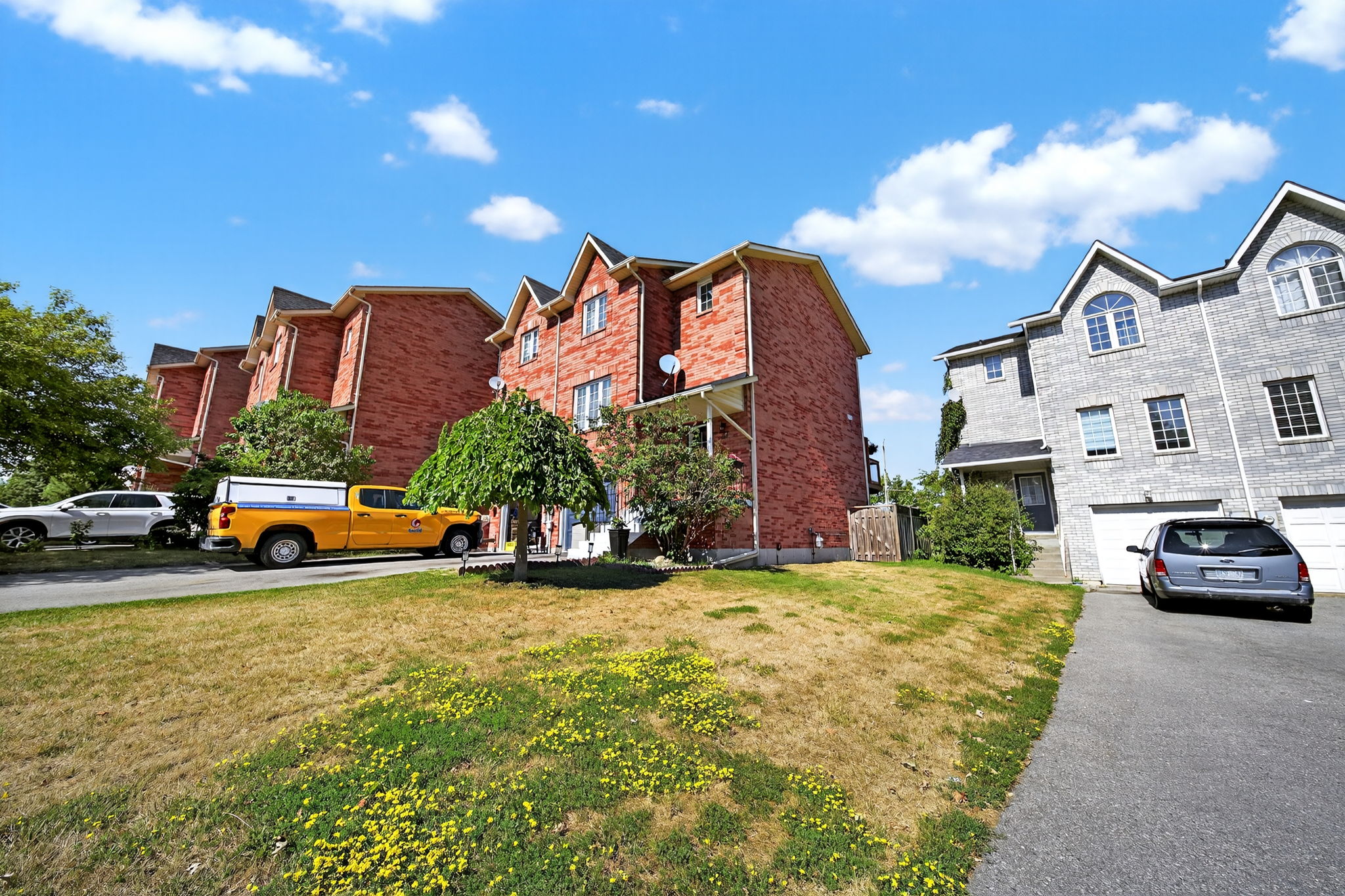 37 Hattie Ct Georgina, ON L4P 3Z7