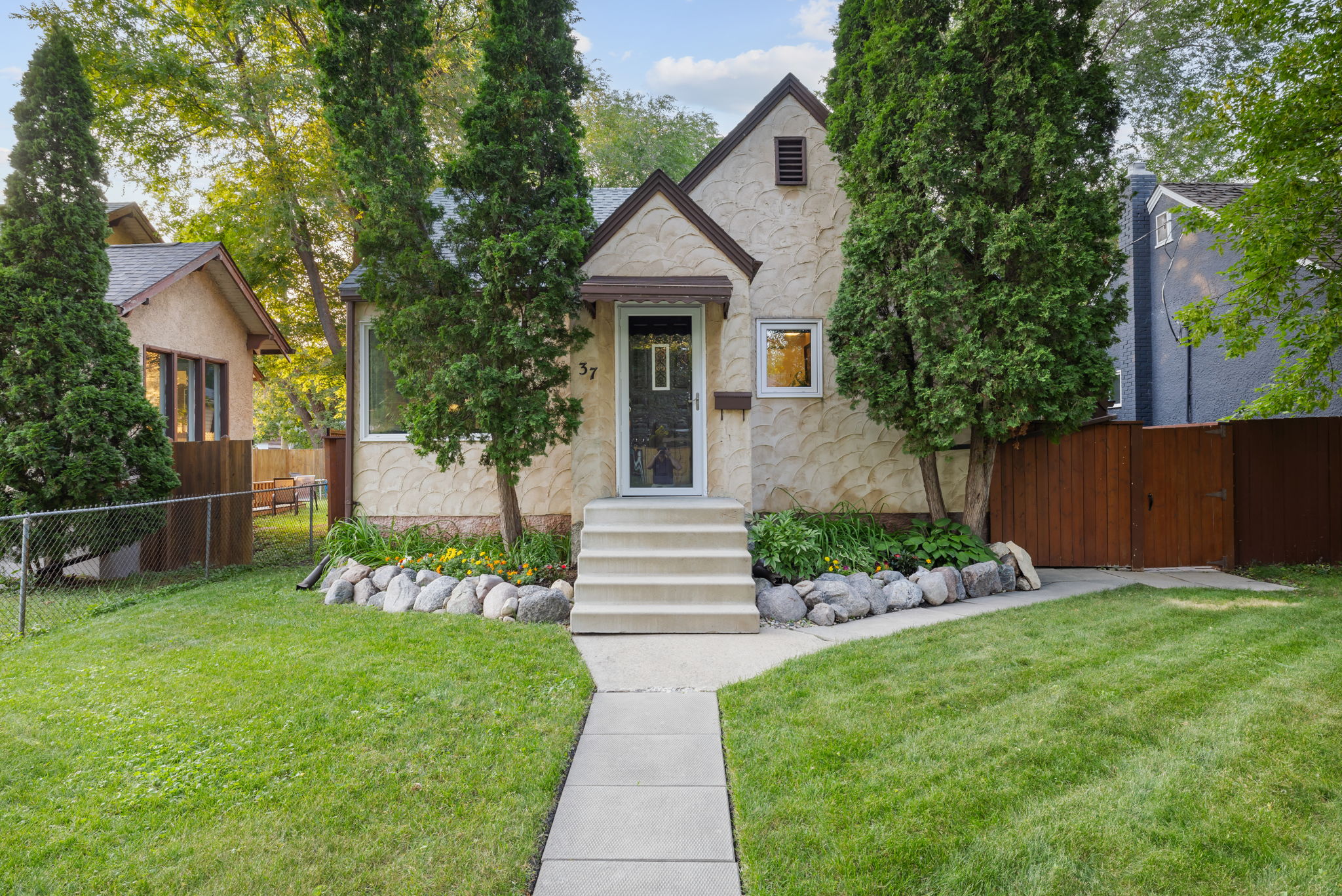 Photo 8