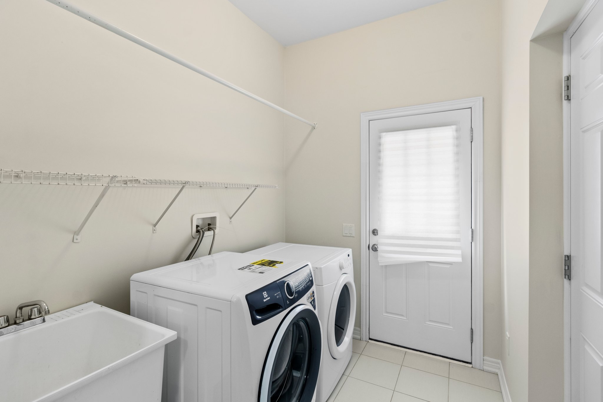 37 Kidd St Bradford West Gwillimbury, ON L3Z 2A5