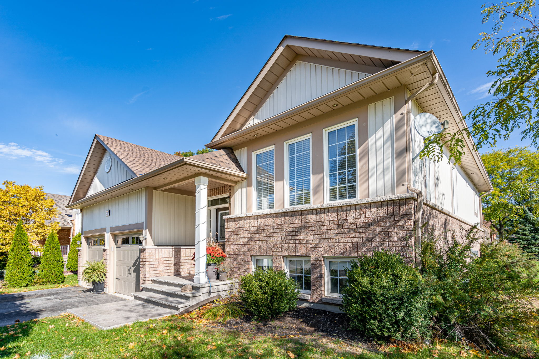  37 Regina Blvd, Wasaga Beach, ON L9Z 1M6, US Photo 2