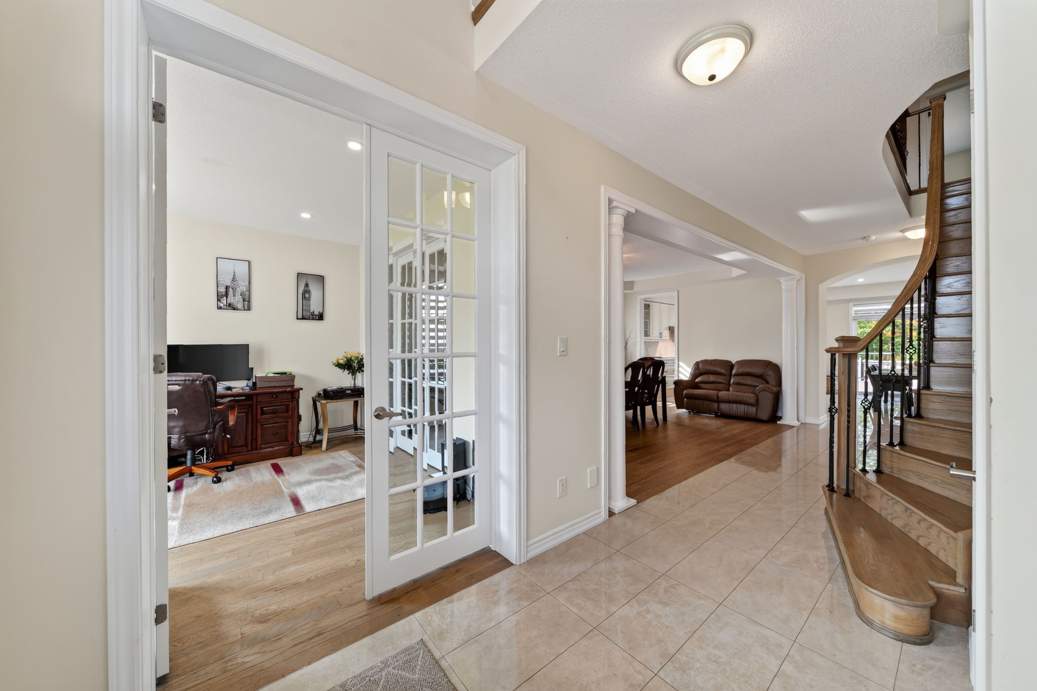 37 Rugman Cres Springwater, ON L9X 2A2