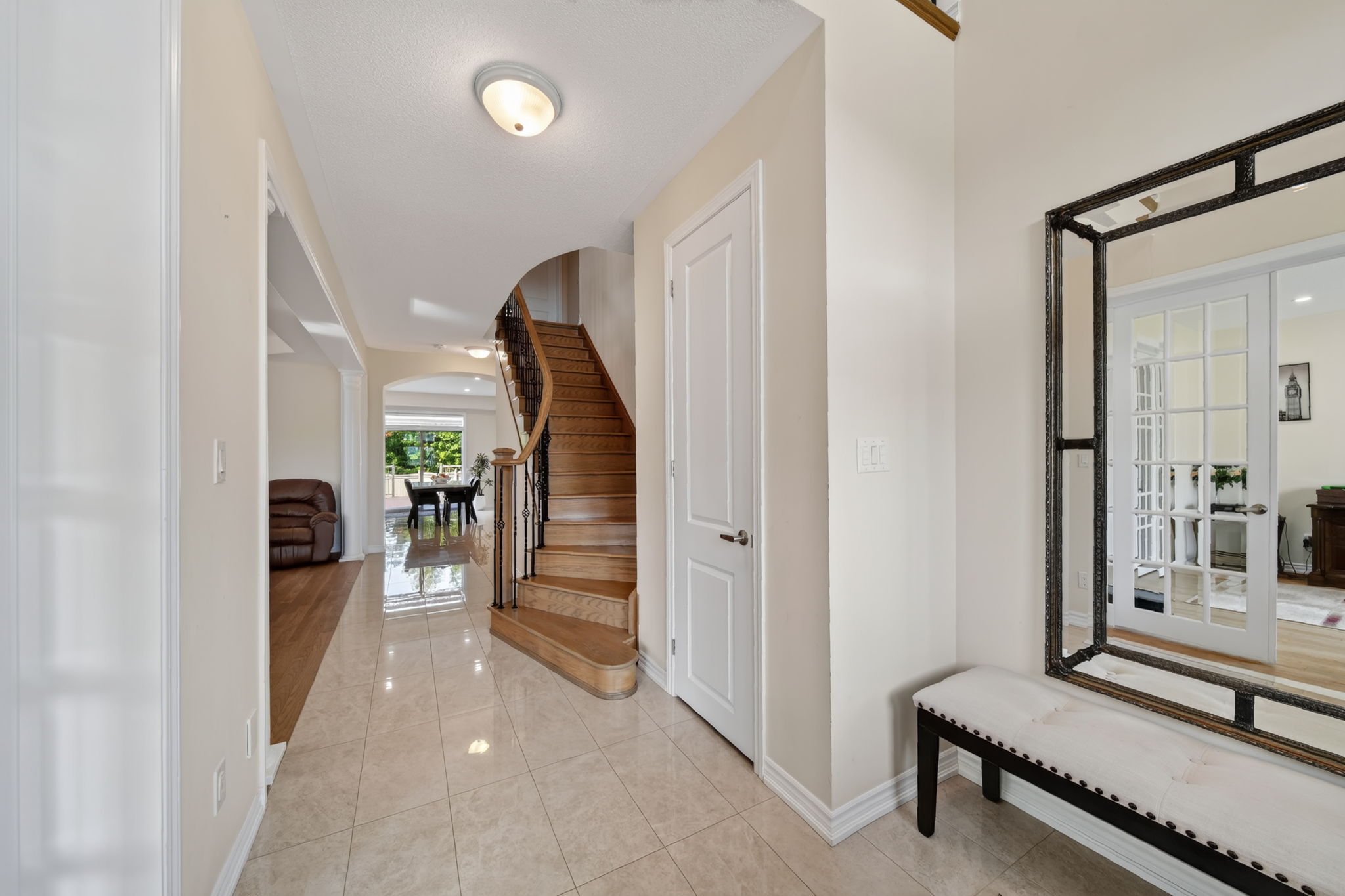 37 Rugman Cres Springwater, ON L9X 2A2