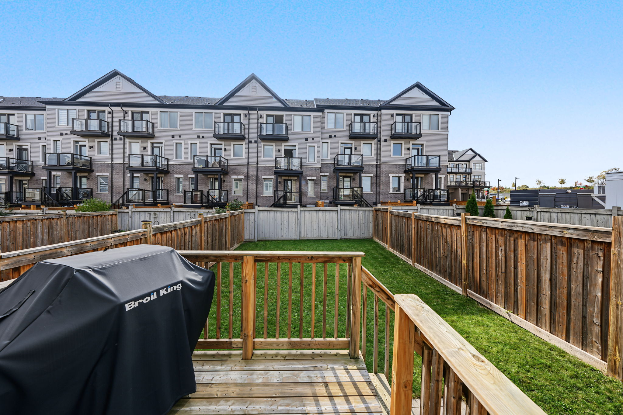  Photo 32