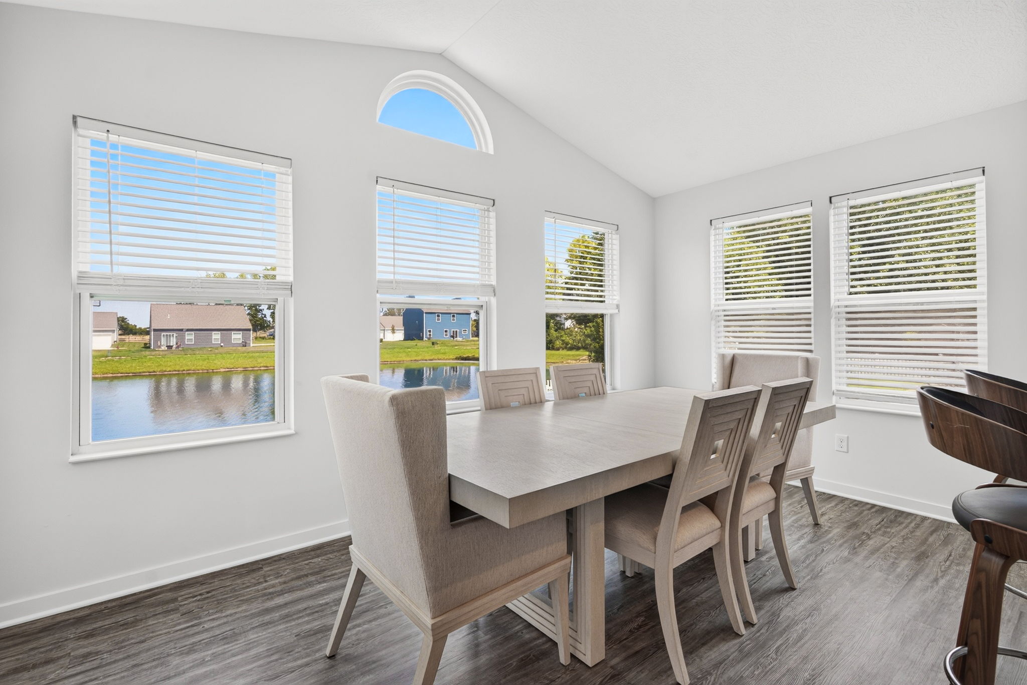 37 Thoreau Dr 43