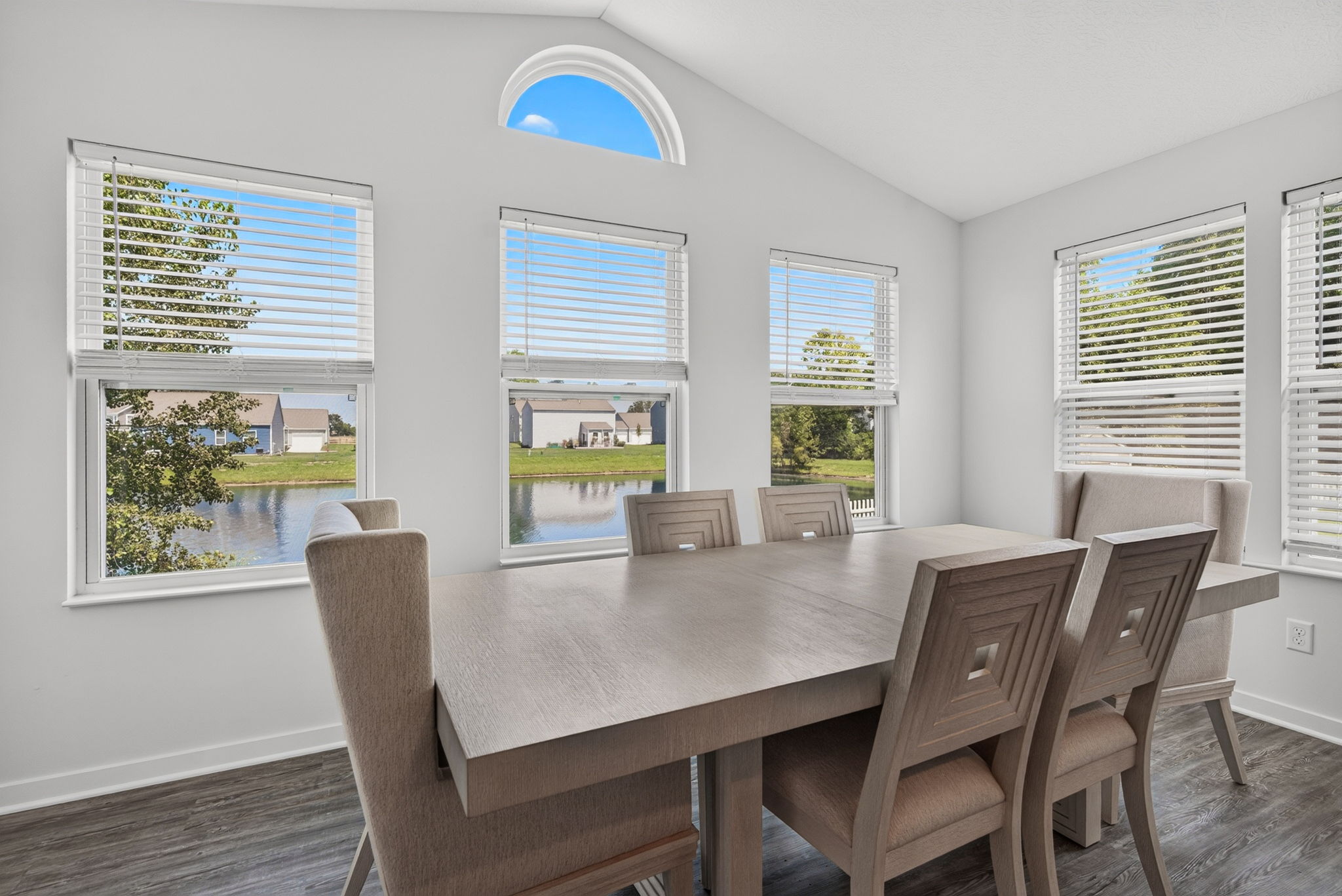 37 Thoreau Dr 44