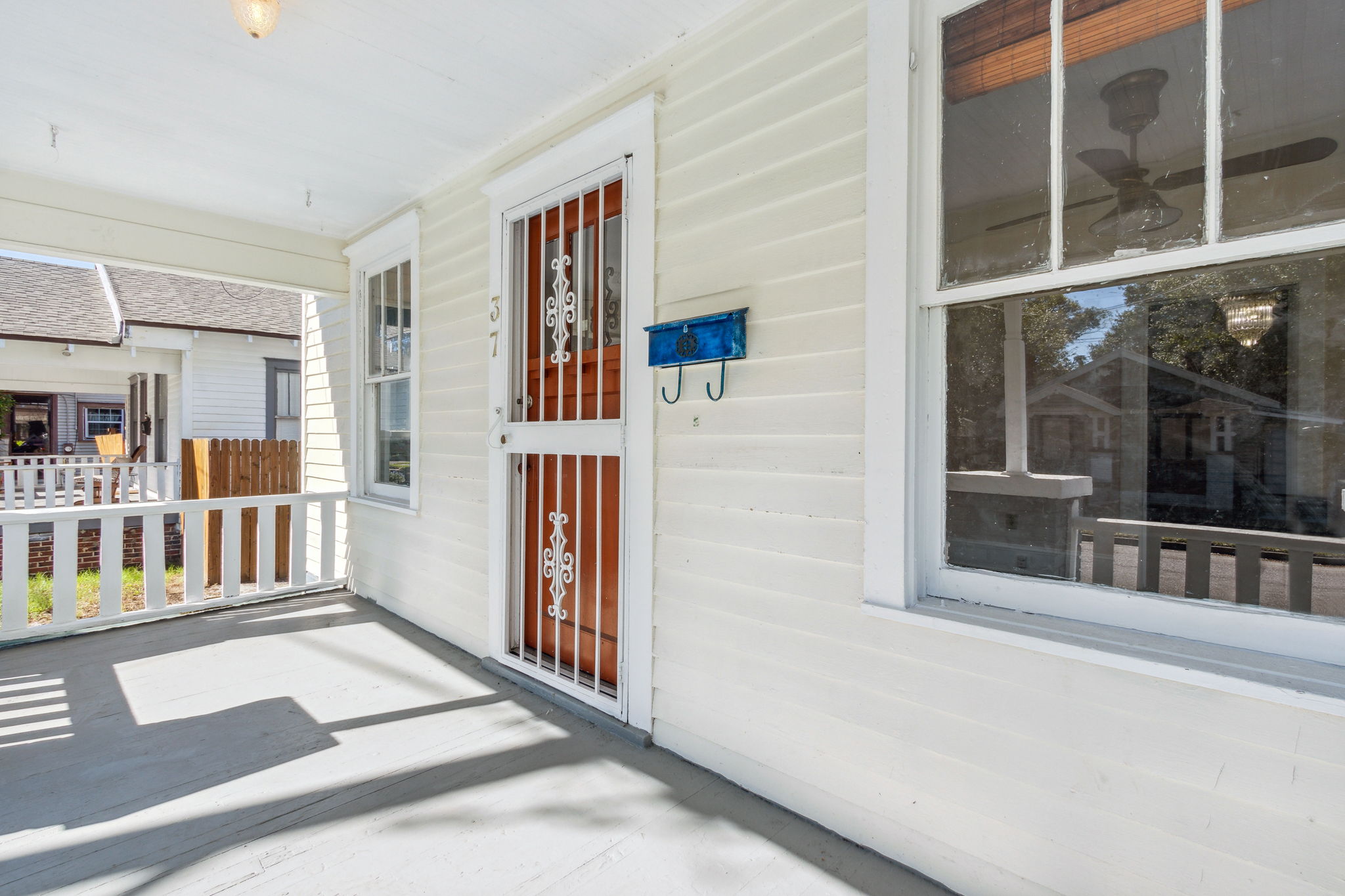 Front Porch/Entrance