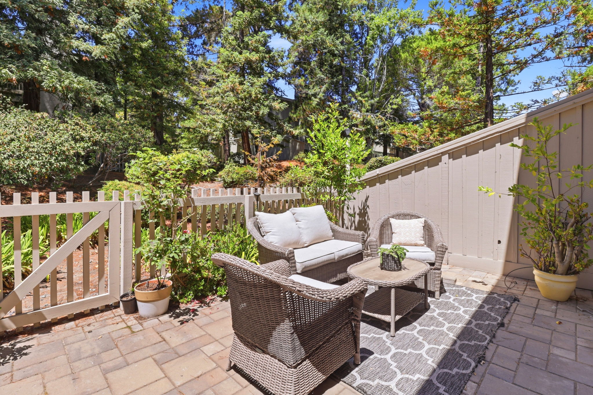043_F8_37 Weepingridge Ct