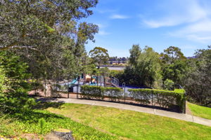 047_F8_37 Weepingridge Ct