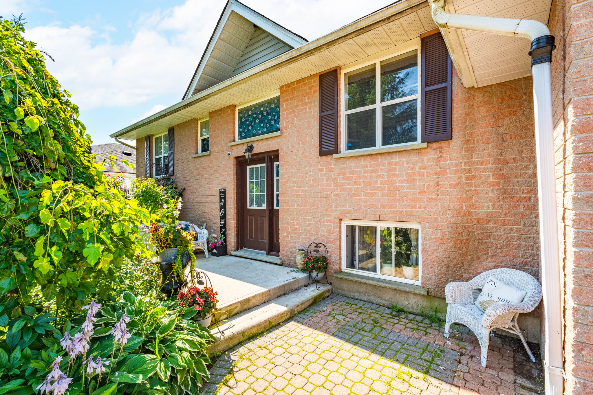 Front Porch/Entrance