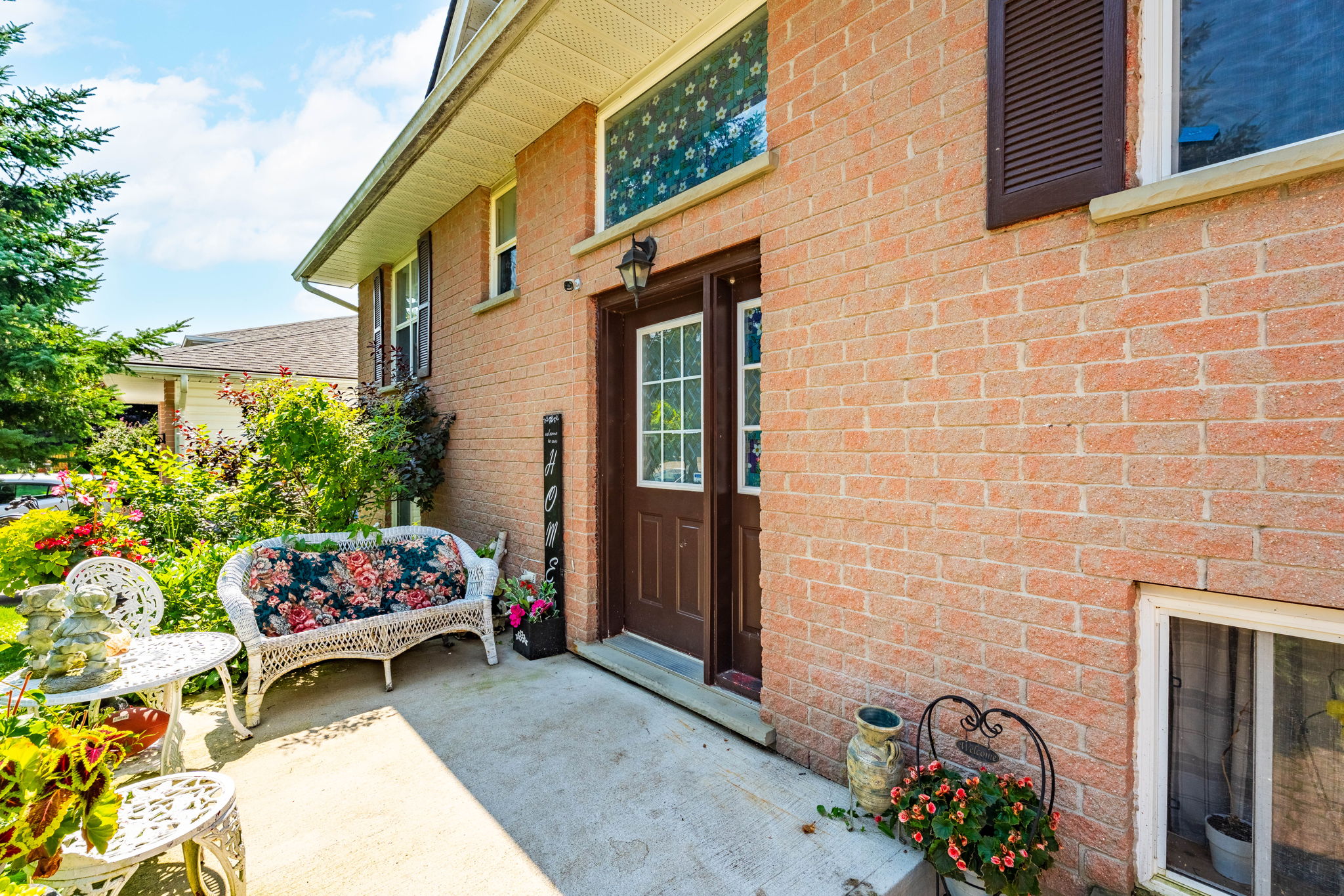 Front Porch/Entrance