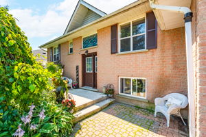 Front Porch/Entrance