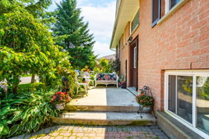 Front Porch/Entrance