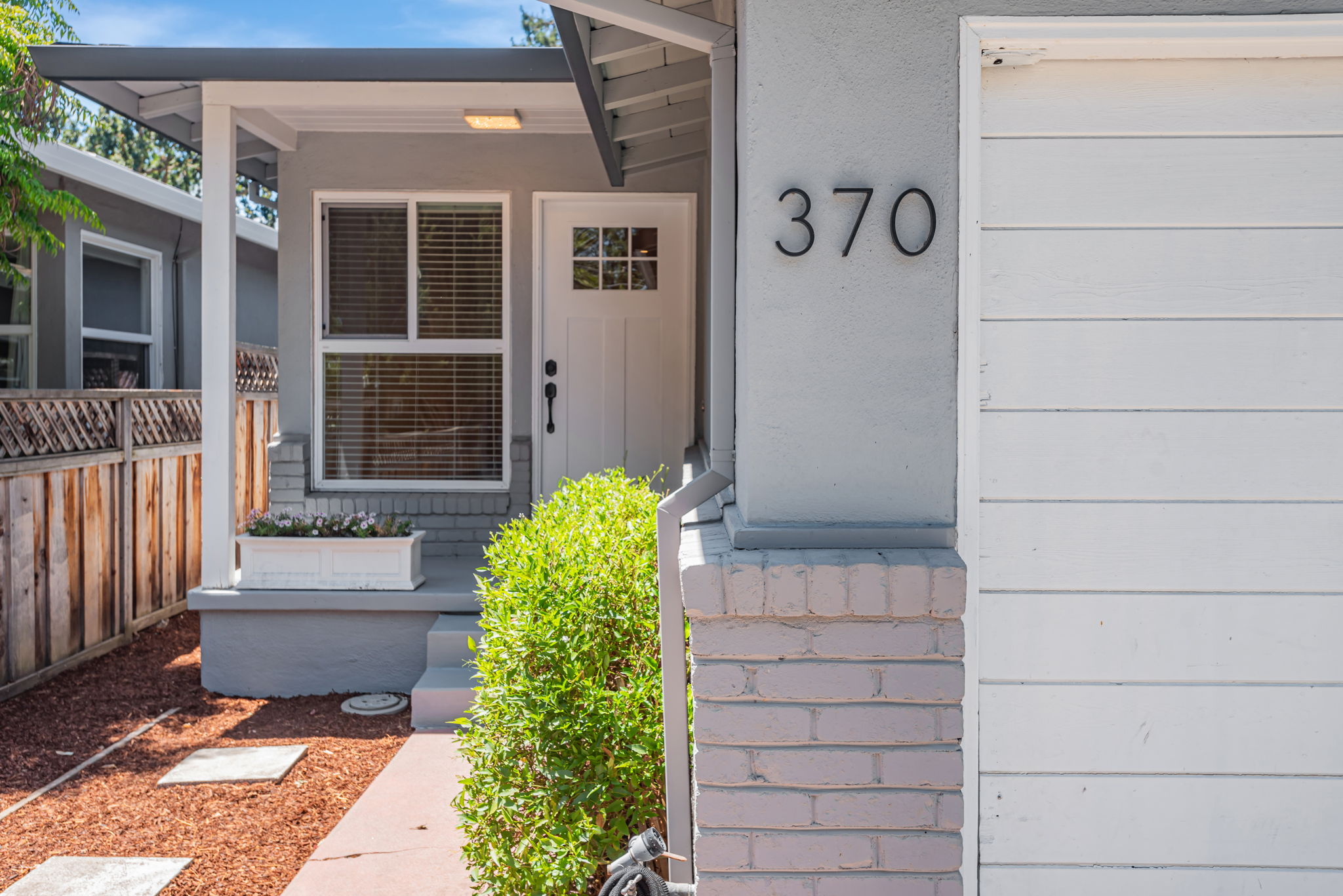 004_370 Beresford Ave