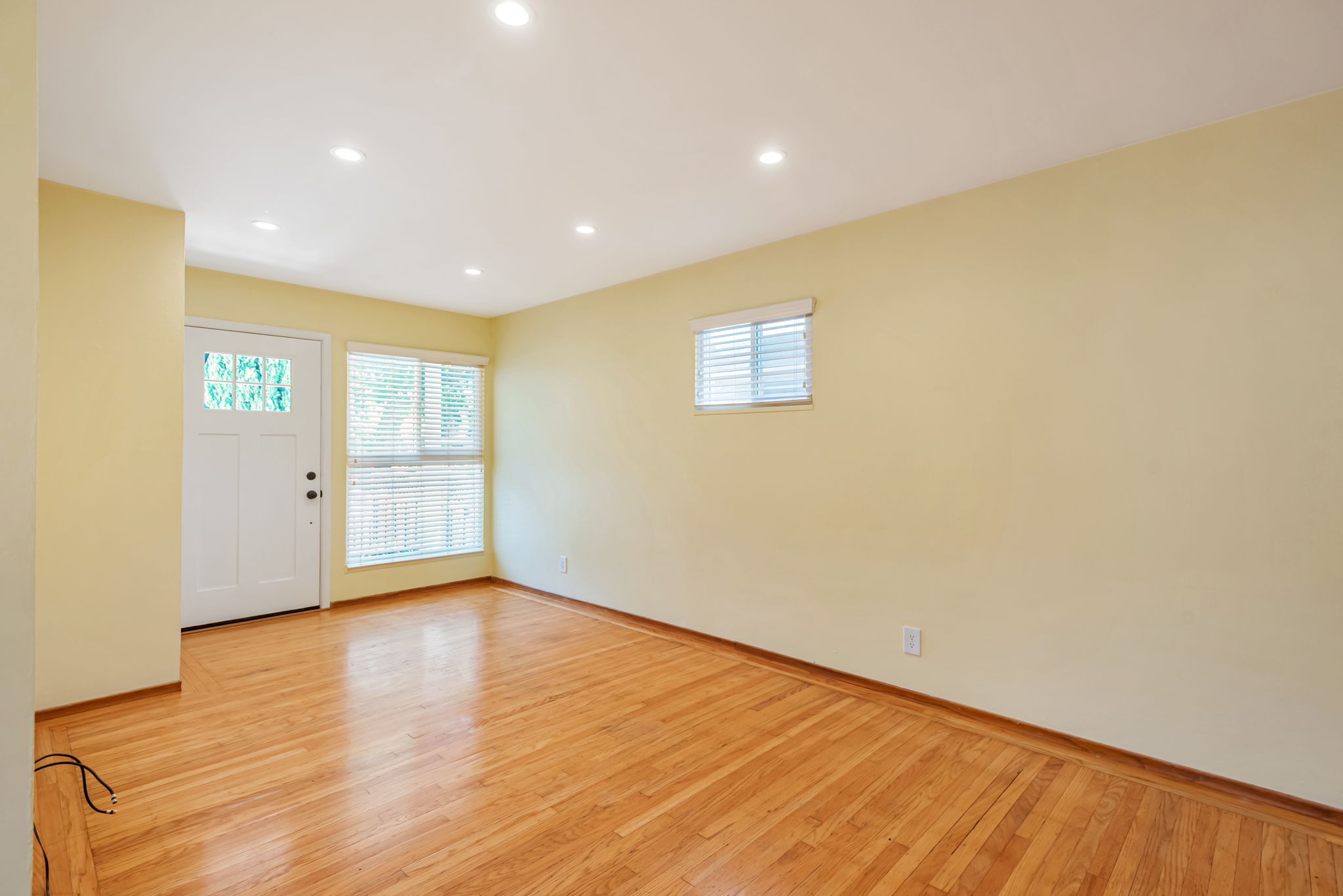005_370 Beresford Ave