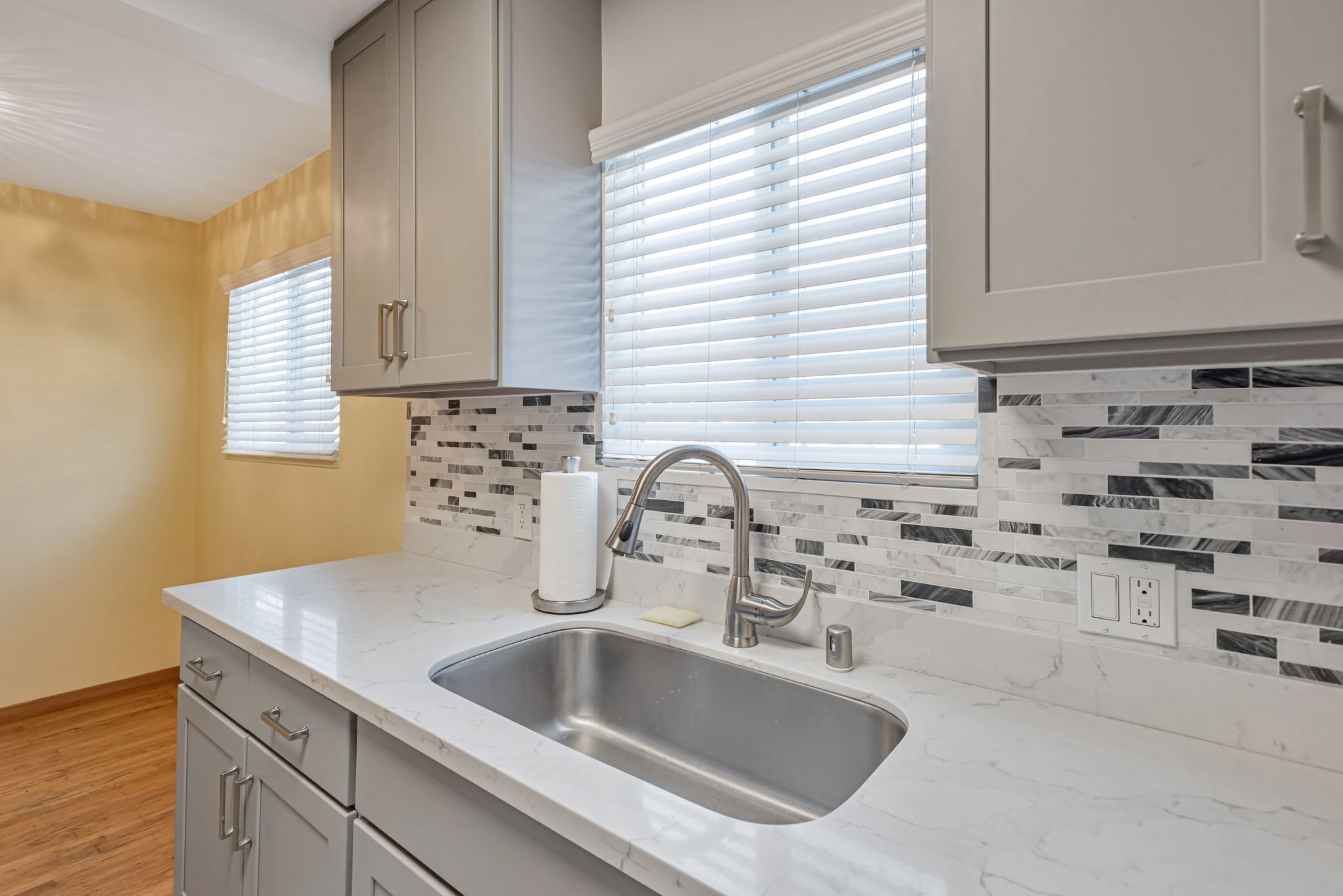 012_370 Beresford Ave