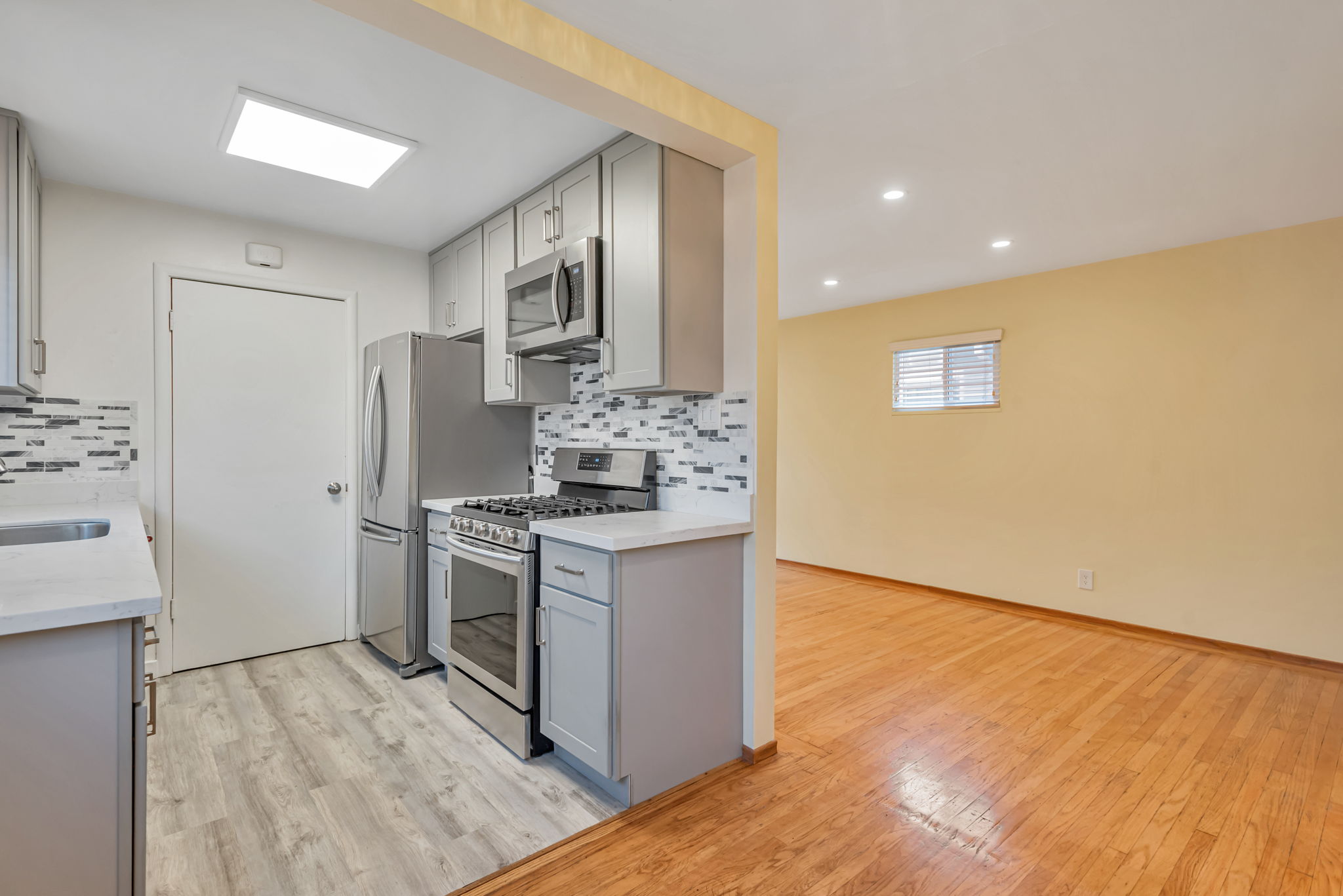 013_370 Beresford Ave