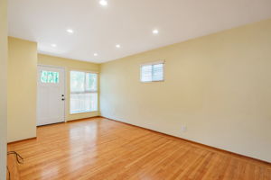 005_370 Beresford Ave