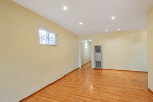 007_370 Beresford Ave