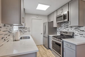 009_370 Beresford Ave