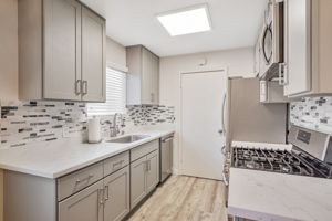010_370 Beresford Ave