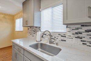 012_370 Beresford Ave