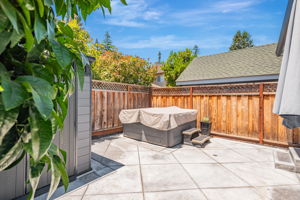 032_370 Beresford Ave