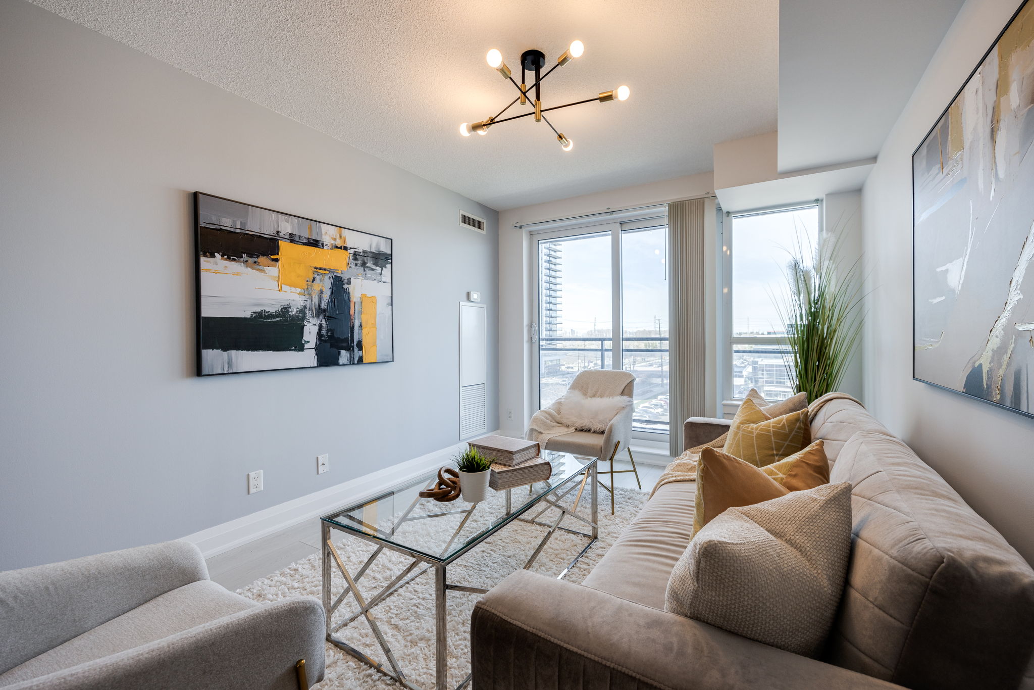 Richmond Hill property showcase — delivered property photograph 11