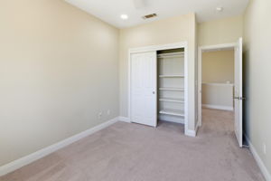 025_F8_370 Klein Ave