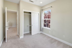 028_F8_370 Klein Ave