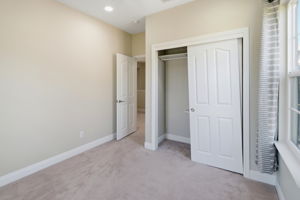 029_F8_370 Klein Ave