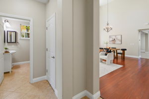 041_F8_370 Klein Ave
