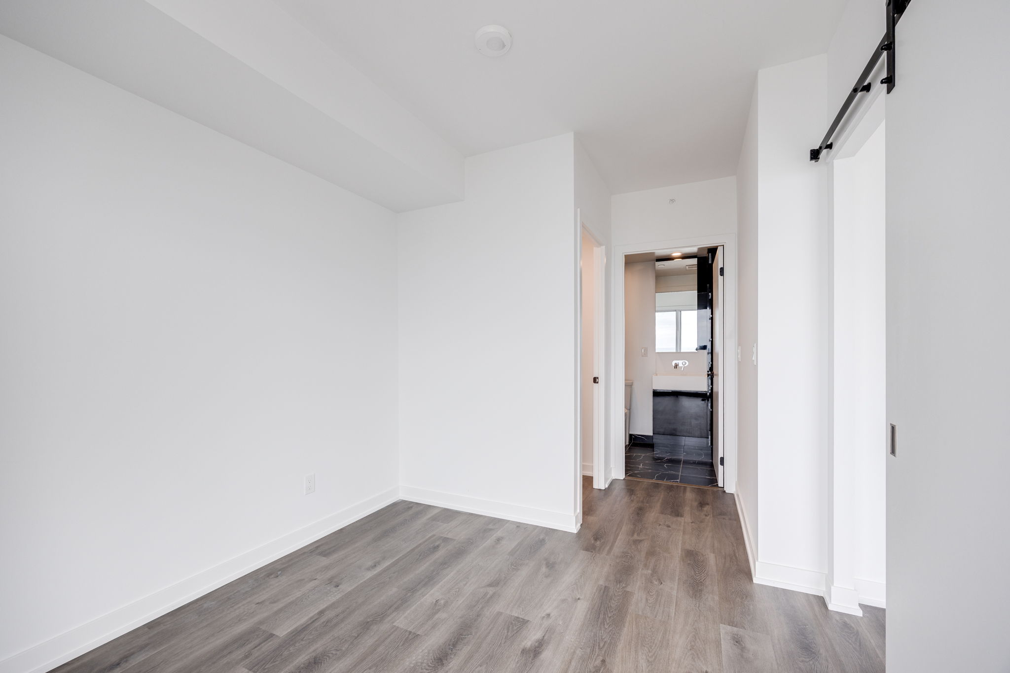 Burlington property showcase — delivered property photograph 13