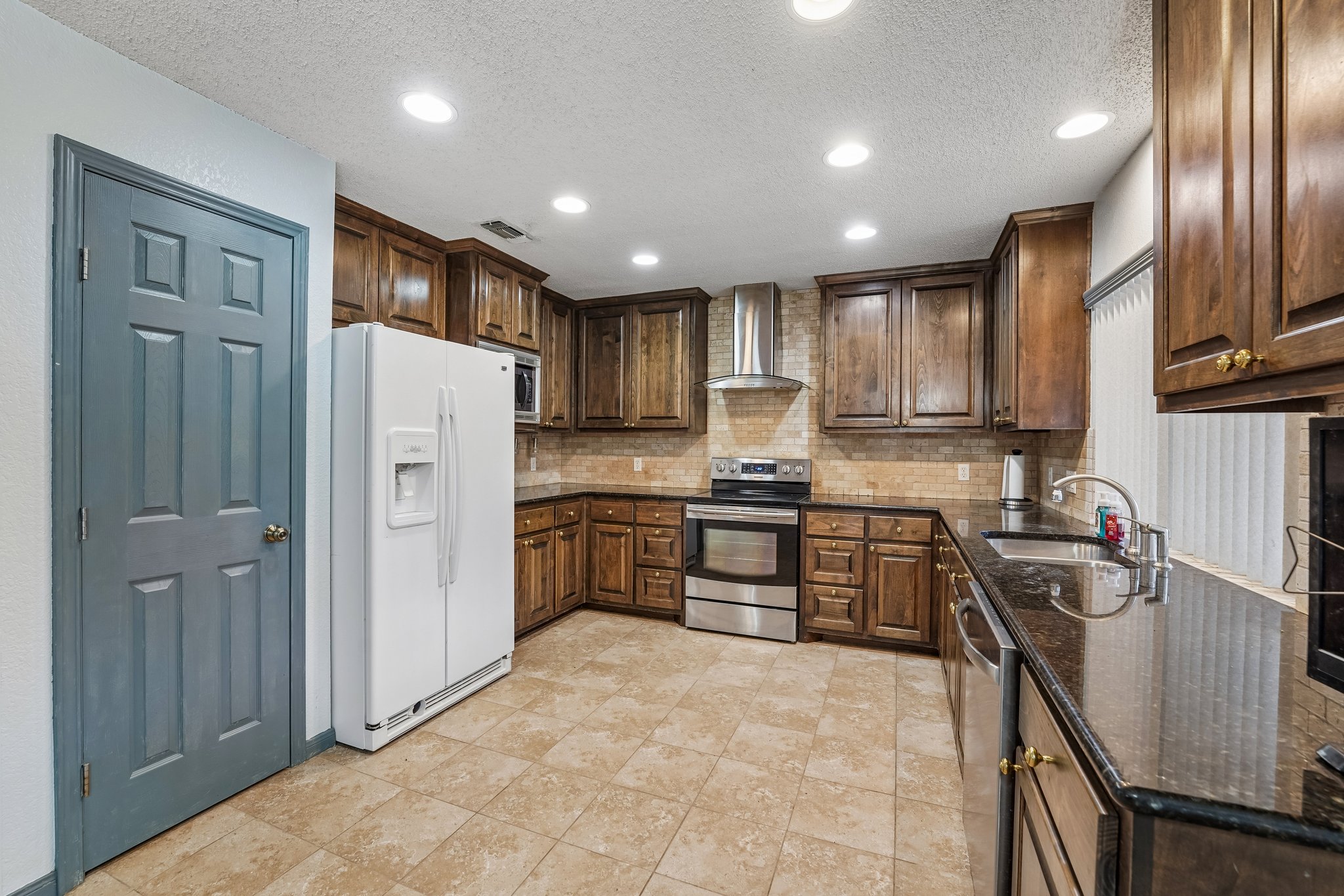 Shady Valley Dr-S2407-014.jpg