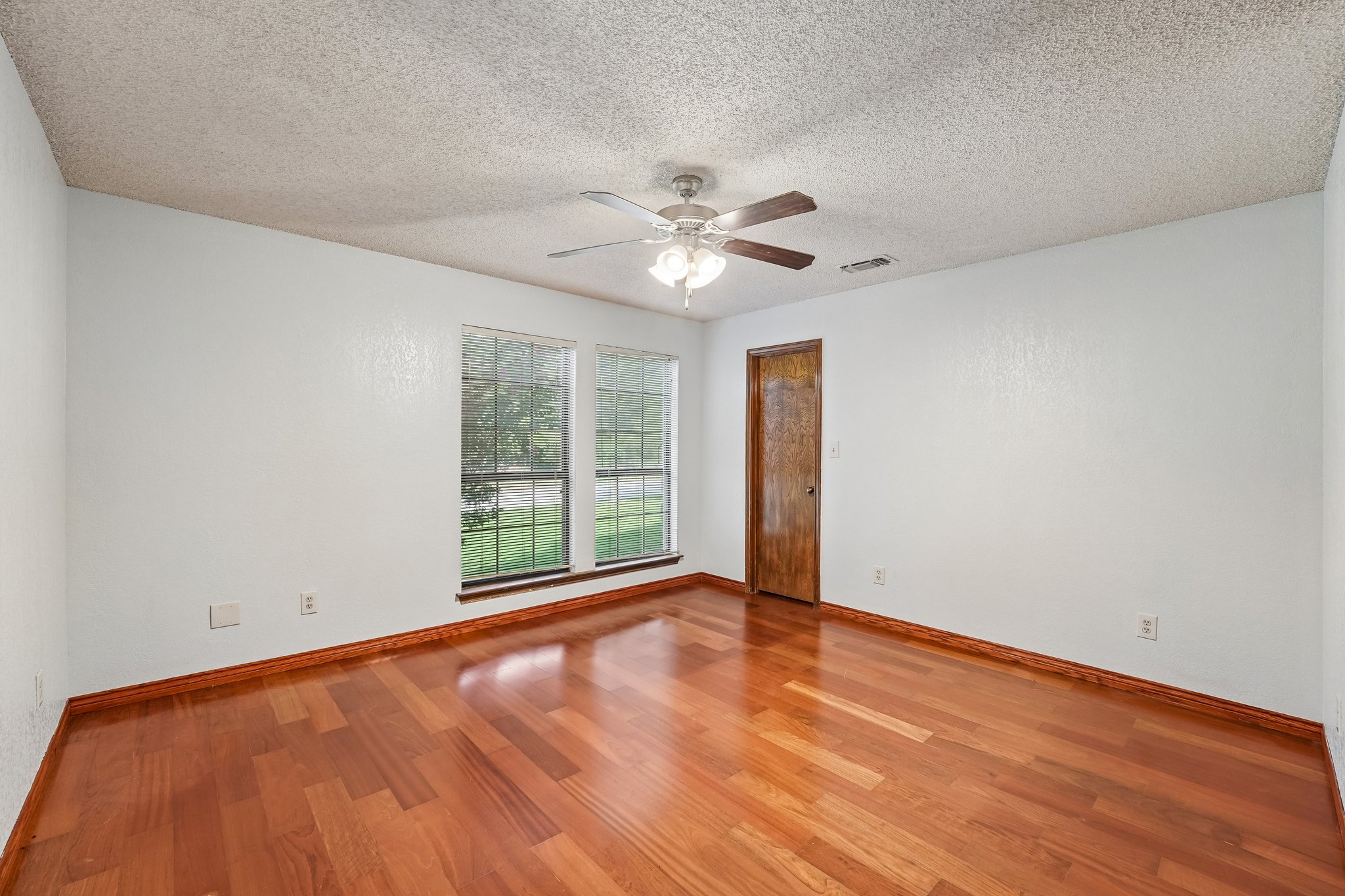Shady Valley Dr-S2407-019.jpg