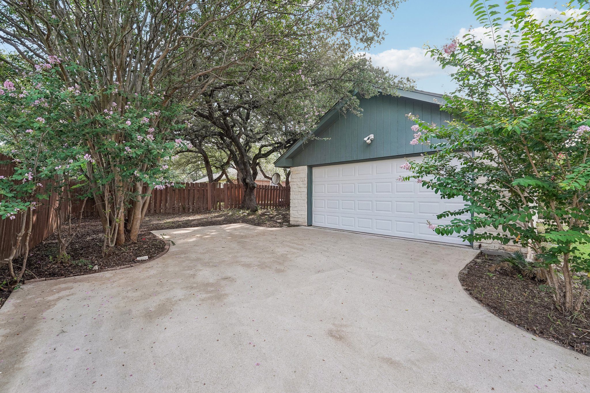 Shady Valley Dr-S2407-040.jpg