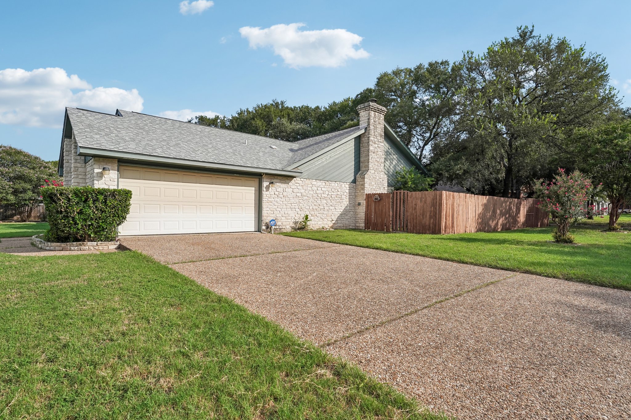 Shady Valley Dr-S2407-041.jpg