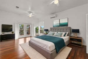 DSC04937 virtually staged.jpeg