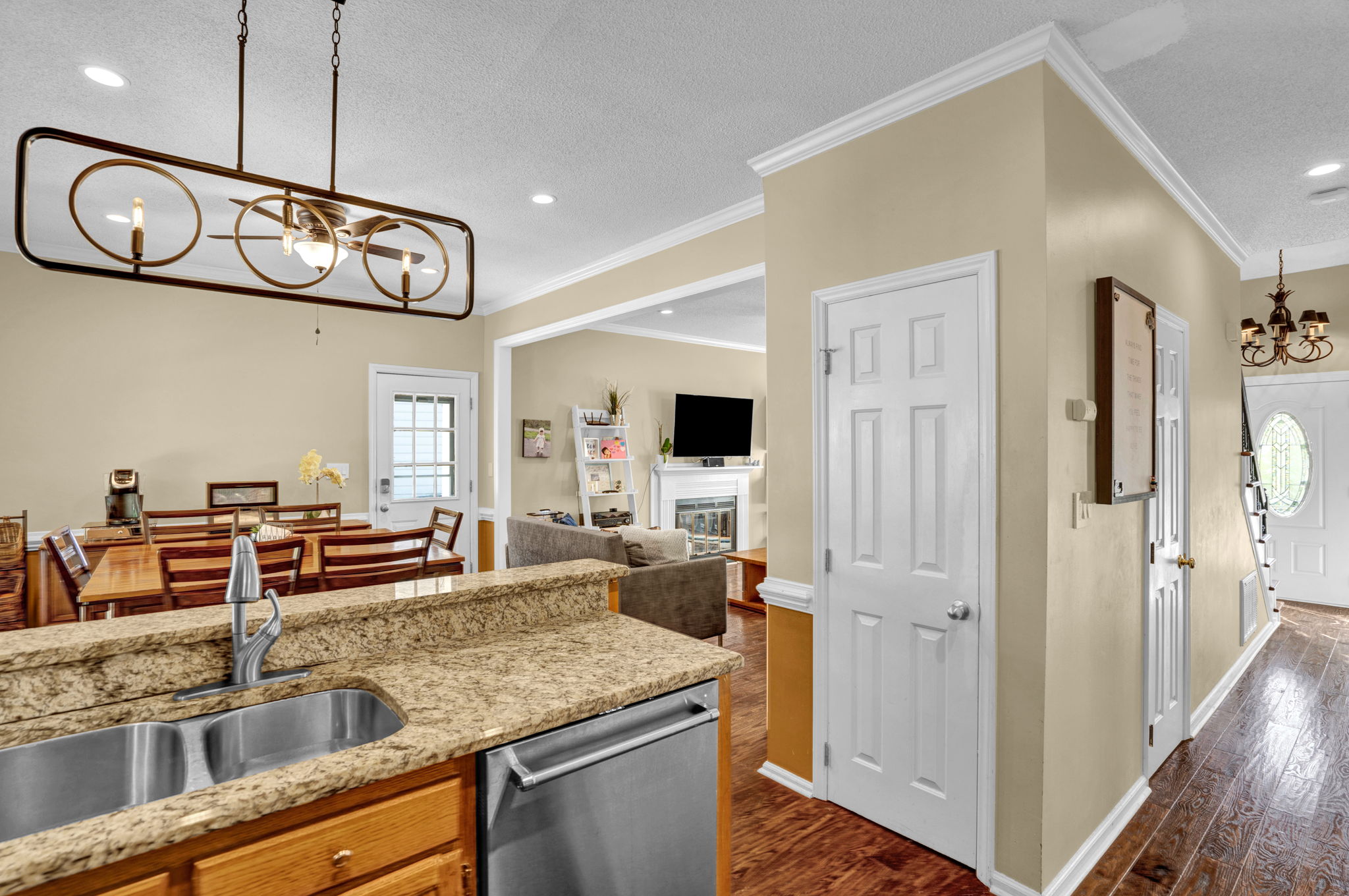 3703 Sutton Way-16