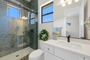 Bedroom 2 En suite