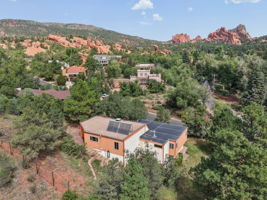 A 2 minute walk to enter Garden of the Gods trail system.