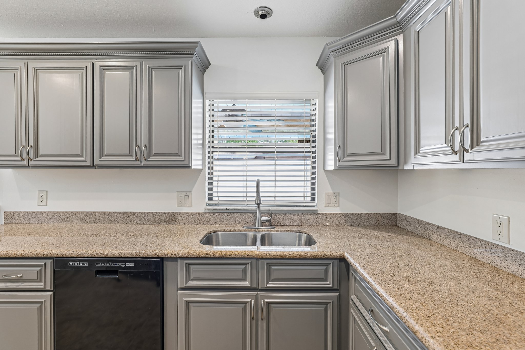Pelican Ln-S2608-012.jpg