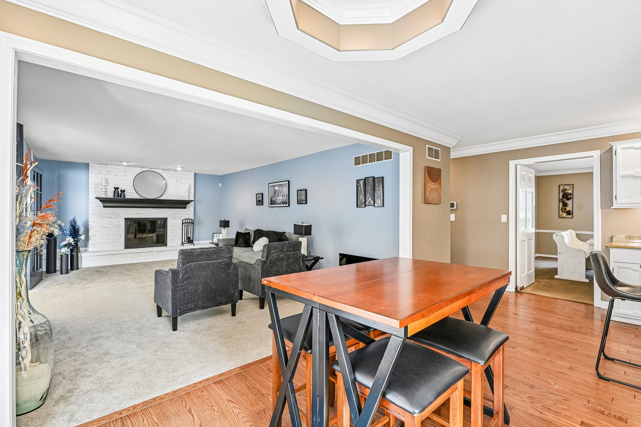 Tippecanoe Pl-S0108-017.jpg