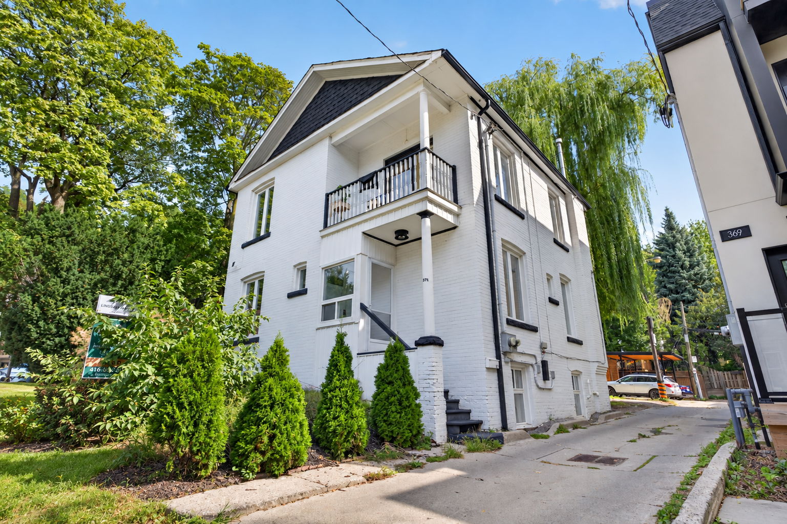 371 Howland Ave Toronto, ON M5R 3C1