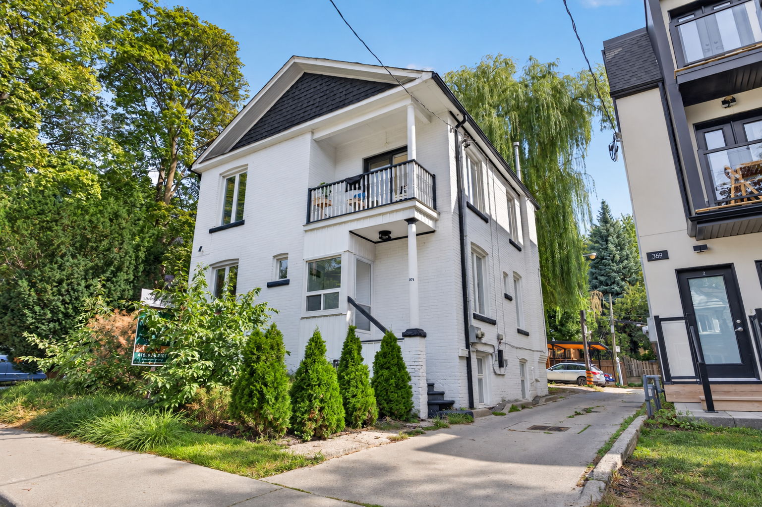 371 Howland Ave Toronto, ON M5R 3C1