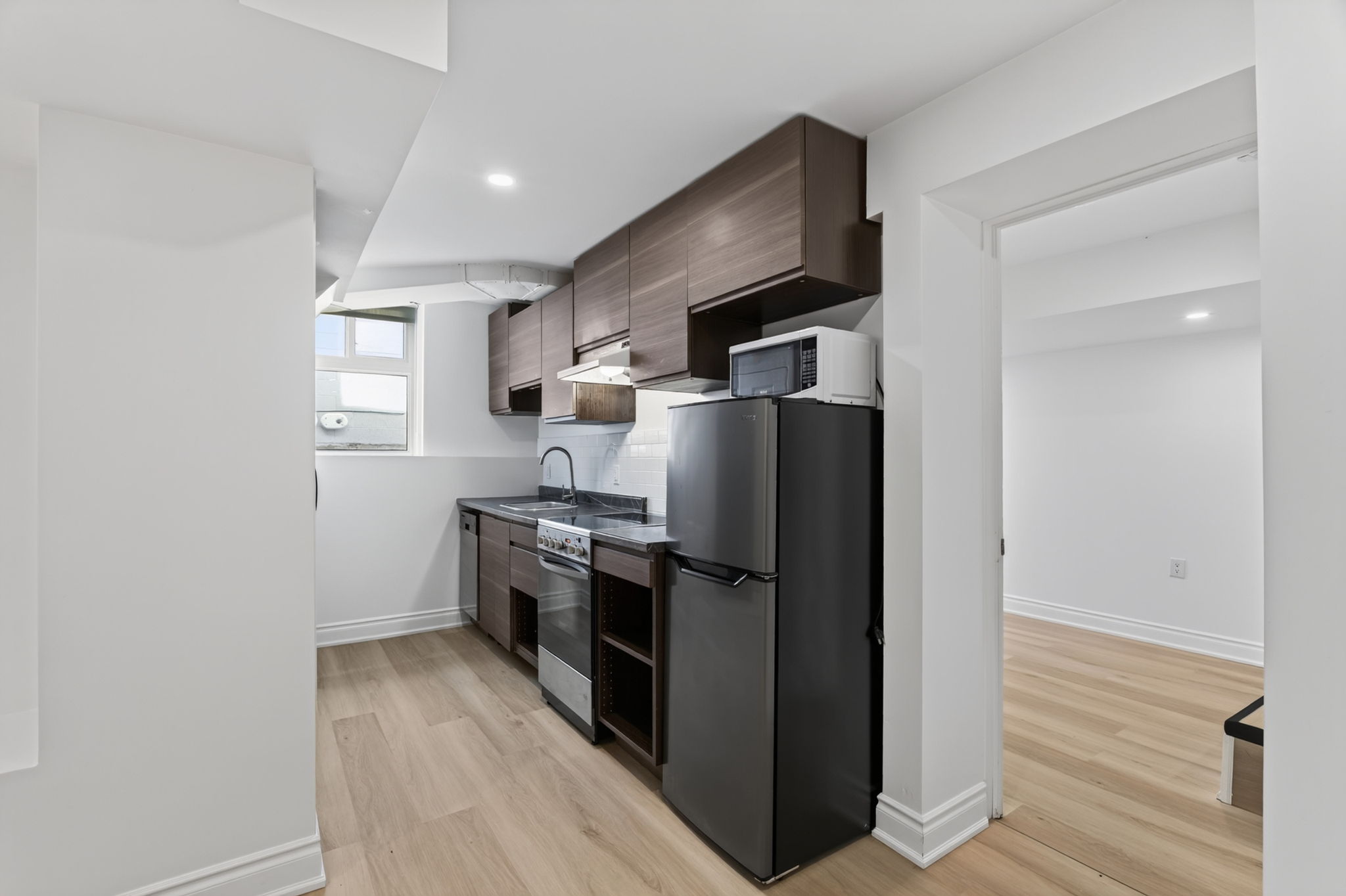 371 Howland Ave Toronto, ON M5R 3C1