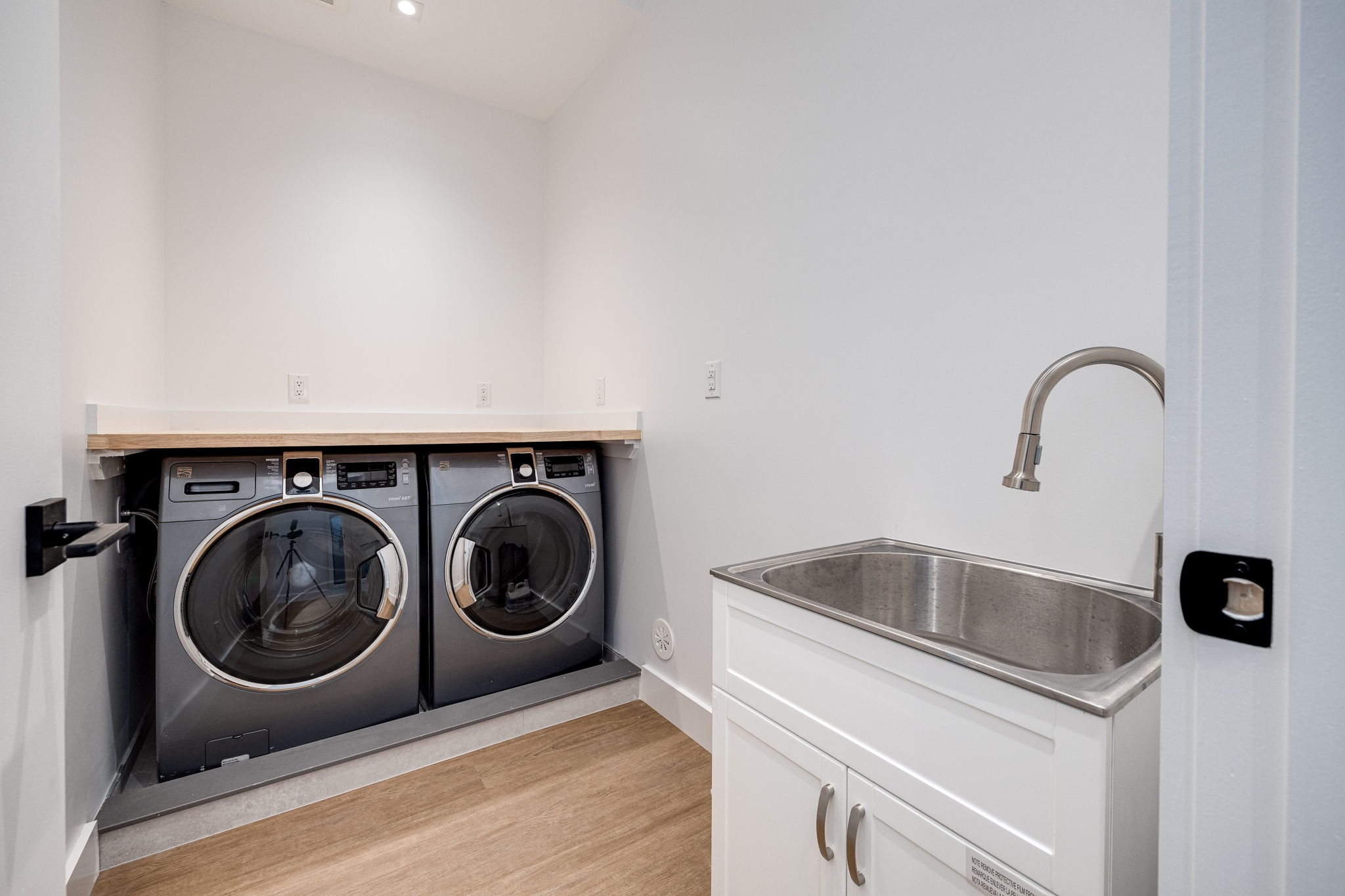 Toronto property showcase — delivered property photograph 24