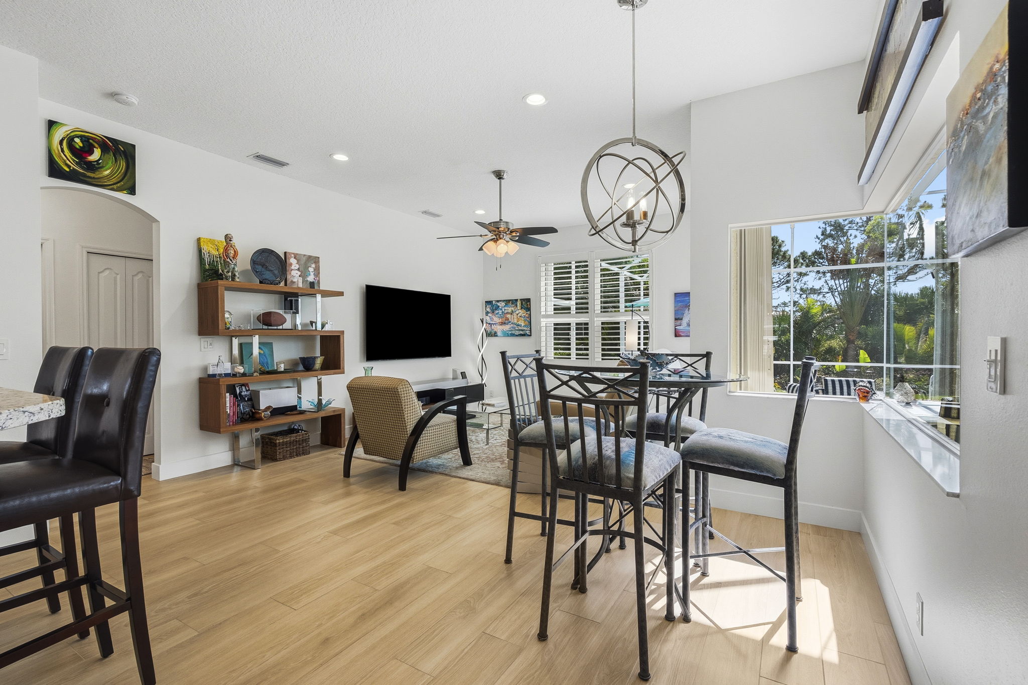 Breakfast Nook & Family Room